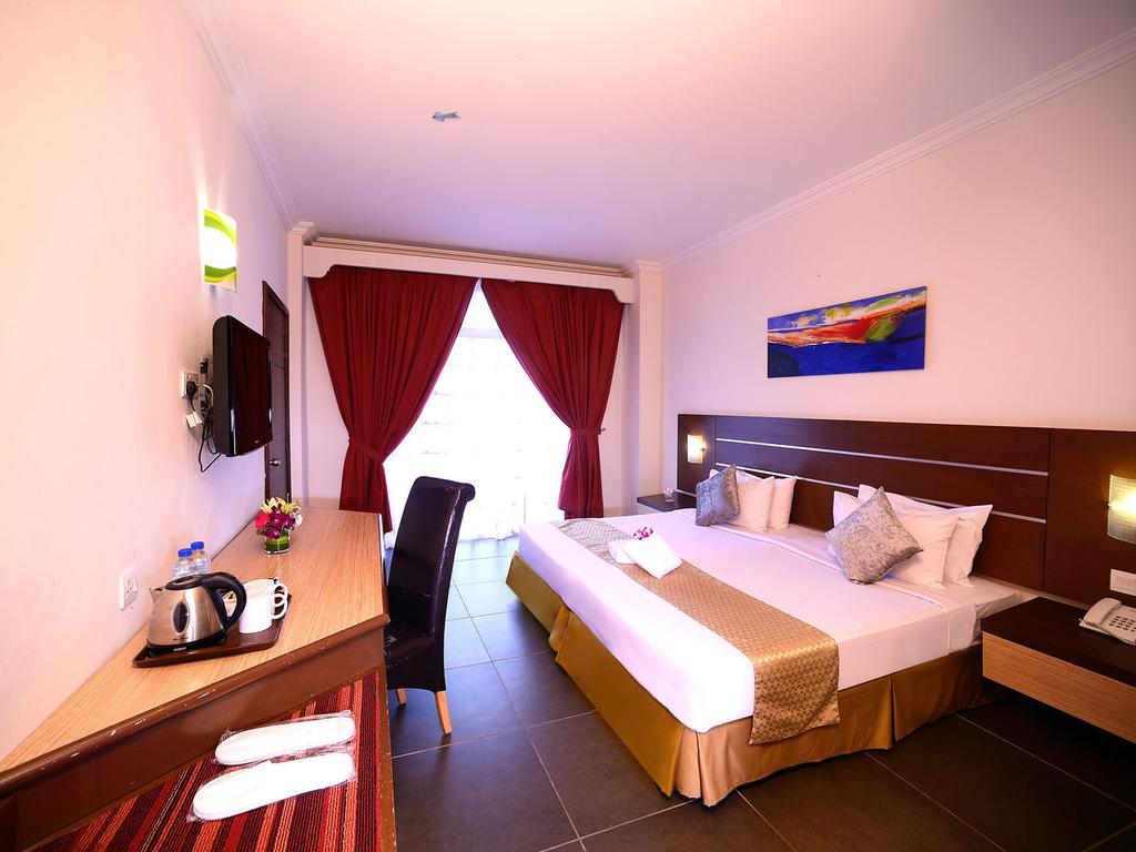 Bella Vista Express Hotel Pantai Cenang  Kültér fotó